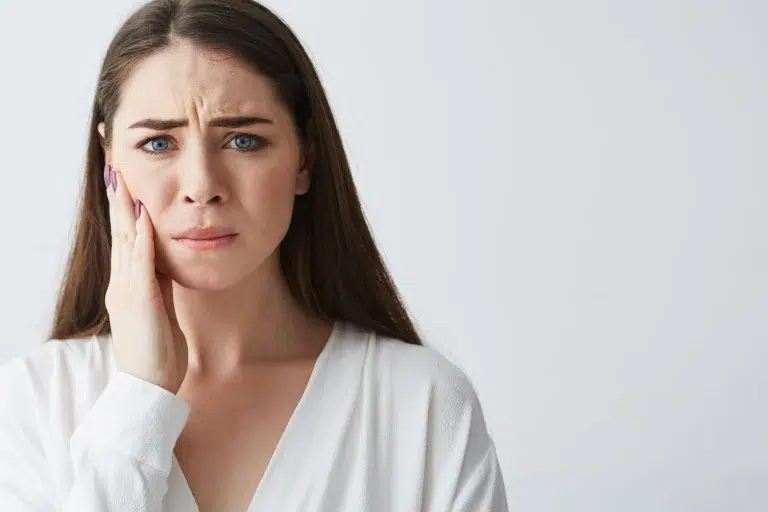 dolor de mandibula a que se debe-pisa clinica dental en mairena del aljarafe