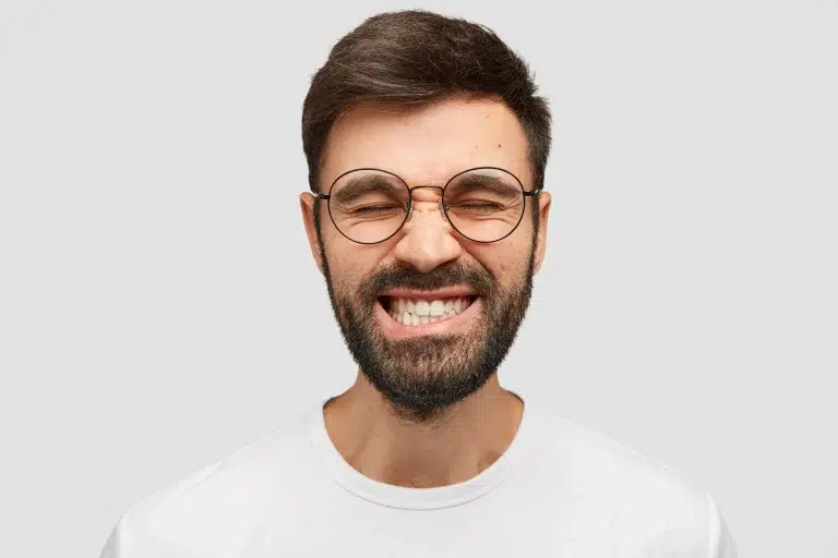 bruxismo-acto-de-rechinar-los-dientes-dolor-mandibula-en-clinica-dental-en-mairena-del-aljarafe-pisa-clinica-dental